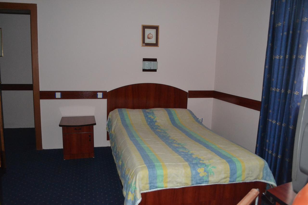 Hotel Mimoza Kumanovo Exteriör bild