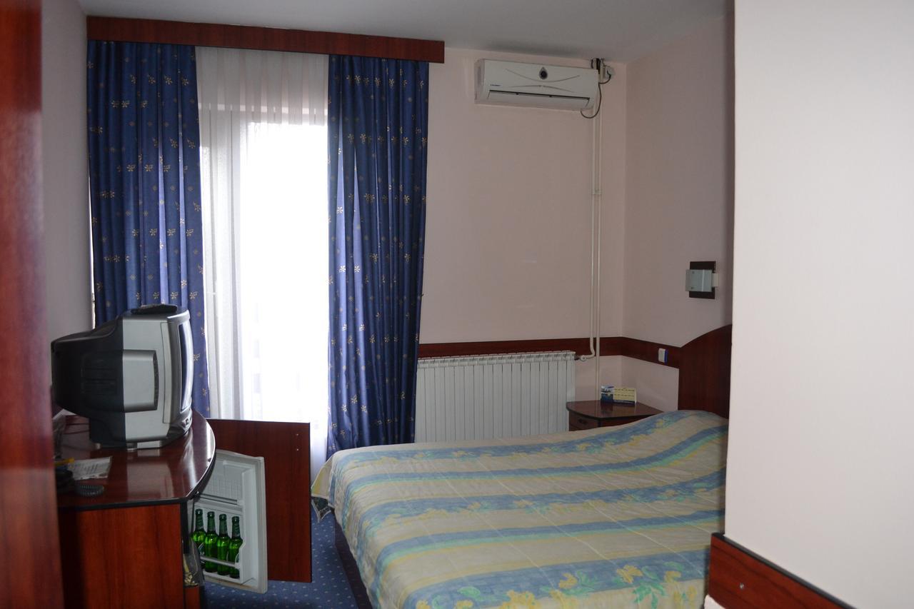 Hotel Mimoza Kumanovo Exteriör bild