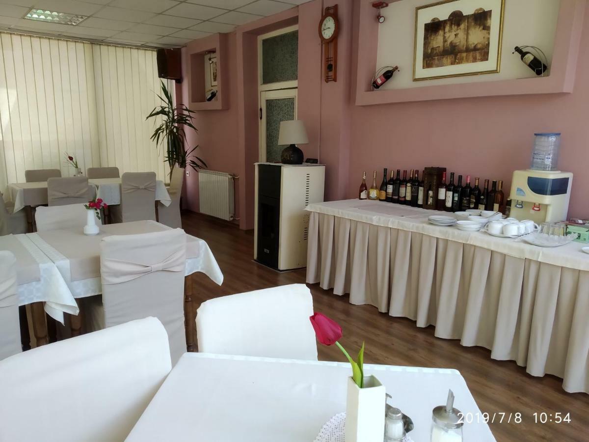 Hotel Mimoza Kumanovo Exteriör bild
